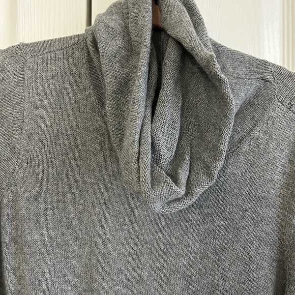 NWT STYLUS Grey Asymmetrical Tunic Sweater - Picture 6 of 7